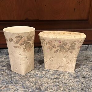 Croscill Ivy Blum Beige Sage Floral Bathroom cup and toothbrush holder set